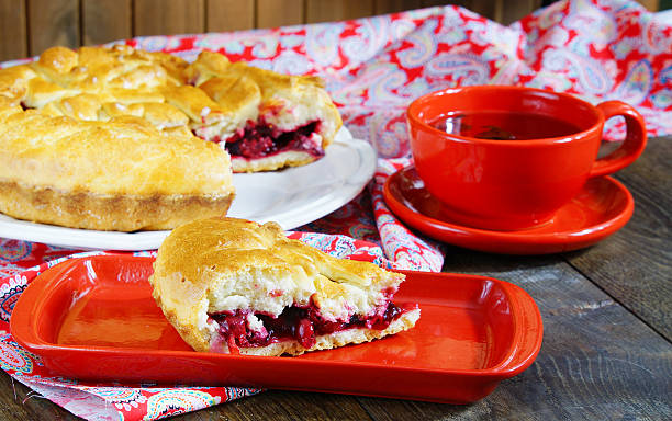 dutch apple vs strawberry rhubarb pie